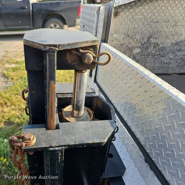 image for item DQ0252 2014 JD Welding & Sandblasting LLC  mobile home toter bed