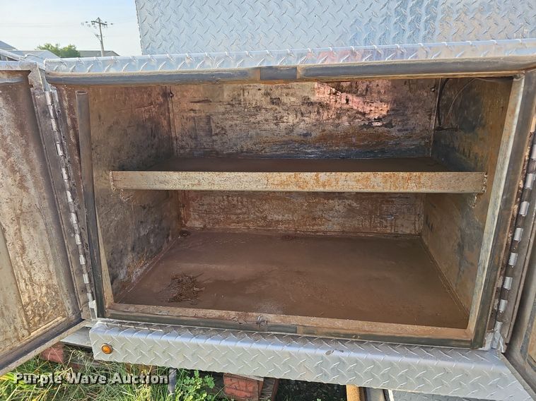 image for item DQ0252 2014 JD Welding & Sandblasting LLC  mobile home toter bed