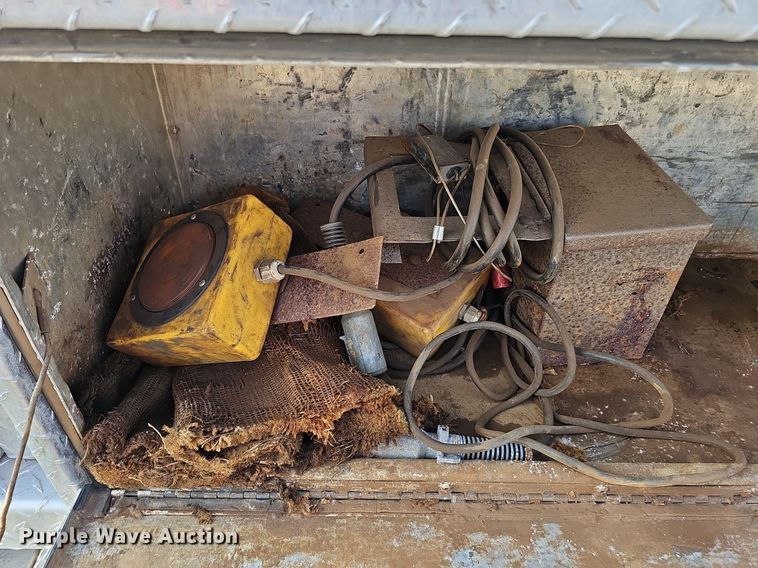 image for item DQ0252 2014 JD Welding & Sandblasting LLC  mobile home toter bed