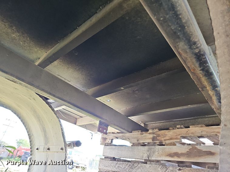 image for item DQ0252 2014 JD Welding & Sandblasting LLC  mobile home toter bed