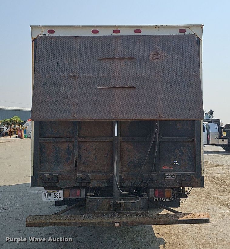 image for item DQ0309 2001 Isuzu NPR  box truck