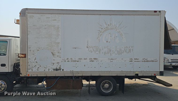 image for item DQ0309 2001 Isuzu NPR  box truck