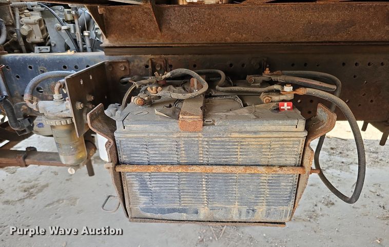 image for item DQ0309 2001 Isuzu NPR  box truck