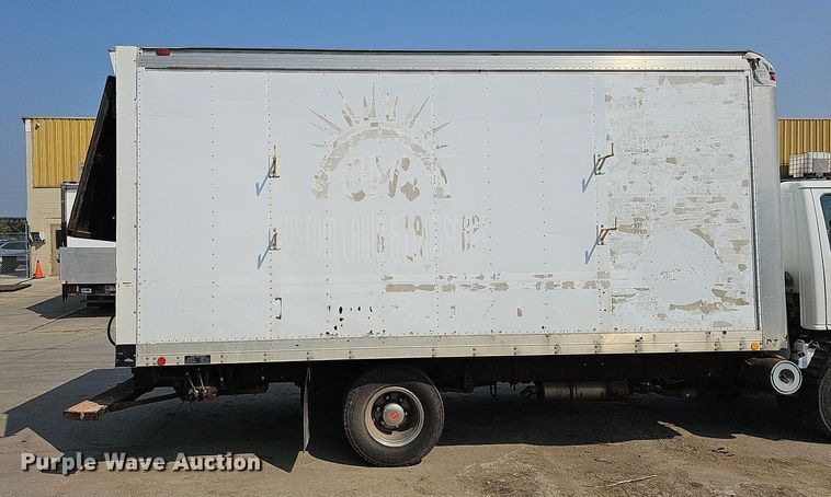 image for item DQ0309 2001 Isuzu NPR  box truck