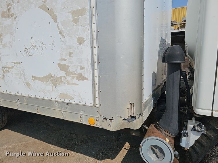 image for item DQ0309 2001 Isuzu NPR  box truck