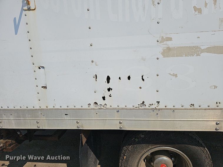 image for item DQ0309 2001 Isuzu NPR  box truck