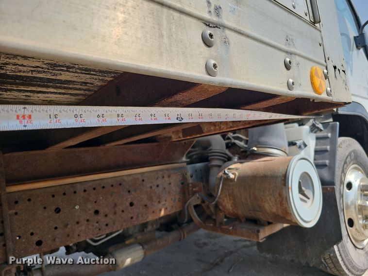 image for item DQ0309 2001 Isuzu NPR  box truck