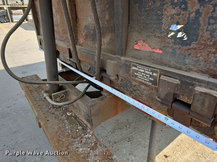 image for item DQ0309 2001 Isuzu NPR  box truck