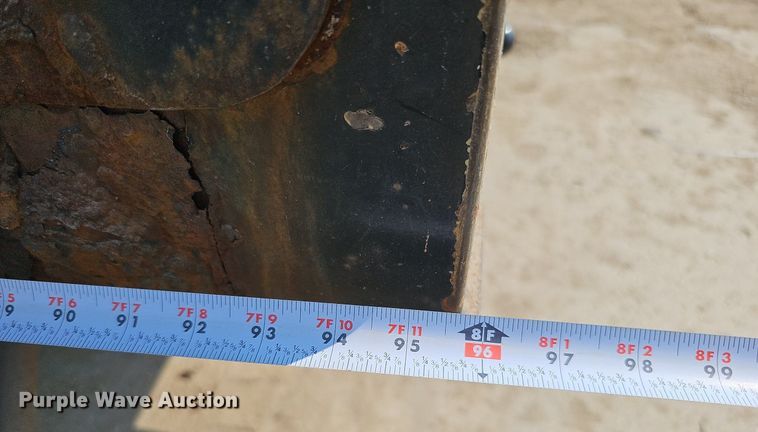 image for item DQ0309 2001 Isuzu NPR  box truck