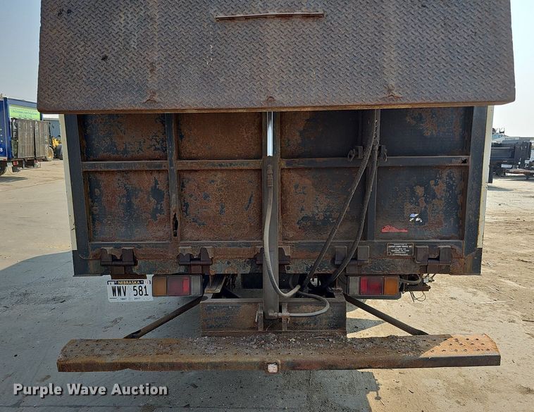 image for item DQ0309 2001 Isuzu NPR  box truck