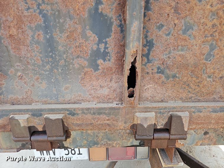 image for item DQ0309 2001 Isuzu NPR  box truck