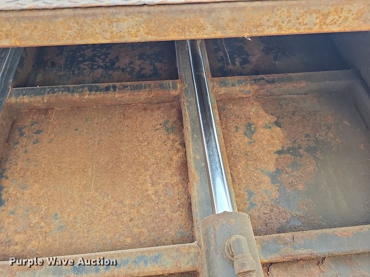 image for item DQ0309 2001 Isuzu NPR  box truck