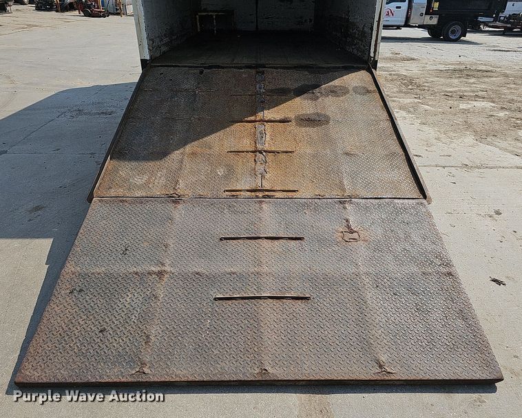 image for item DQ0309 2001 Isuzu NPR  box truck