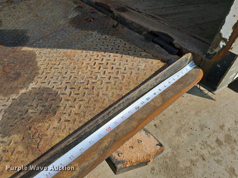 image for item DQ0309 2001 Isuzu NPR  box truck