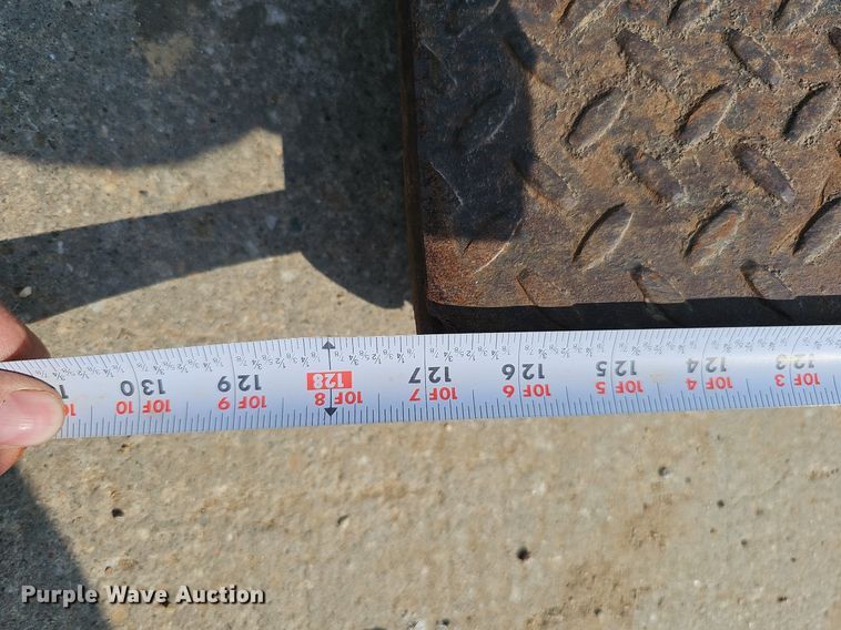 image for item DQ0309 2001 Isuzu NPR  box truck