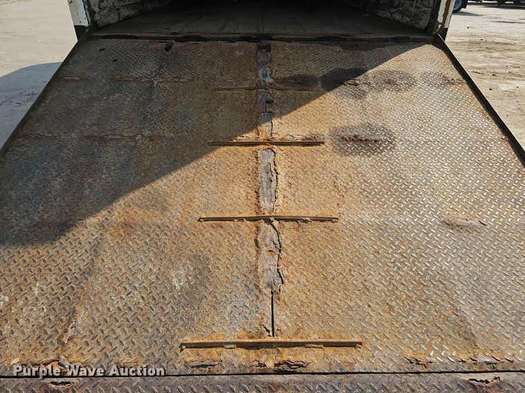 image for item DQ0309 2001 Isuzu NPR  box truck