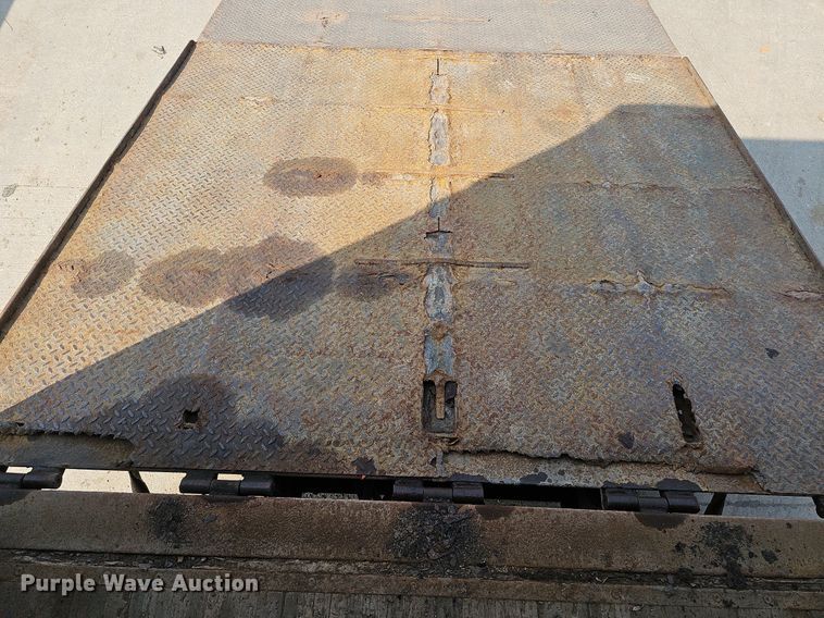 image for item DQ0309 2001 Isuzu NPR  box truck