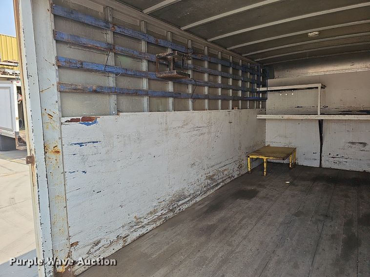 image for item DQ0309 2001 Isuzu NPR  box truck