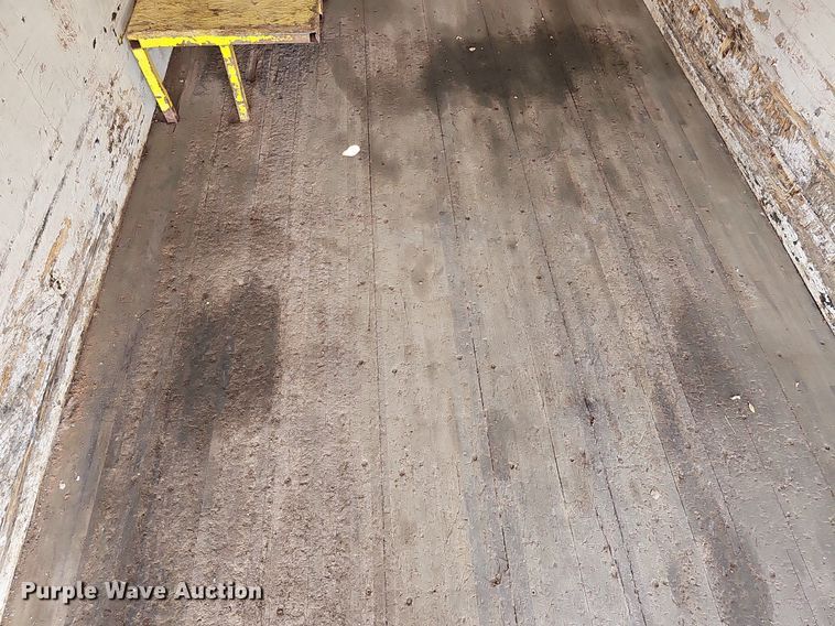 image for item DQ0309 2001 Isuzu NPR  box truck