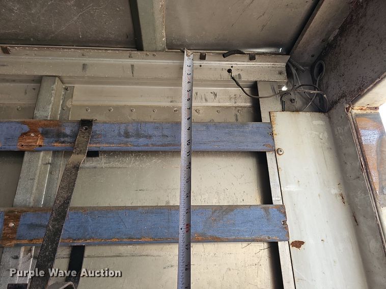 image for item DQ0309 2001 Isuzu NPR  box truck