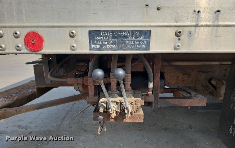 image for item DQ0309 2001 Isuzu NPR  box truck