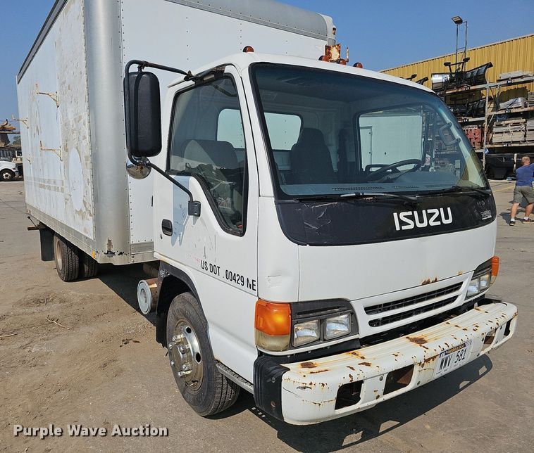 image for item DQ0309 2001 Isuzu NPR  box truck