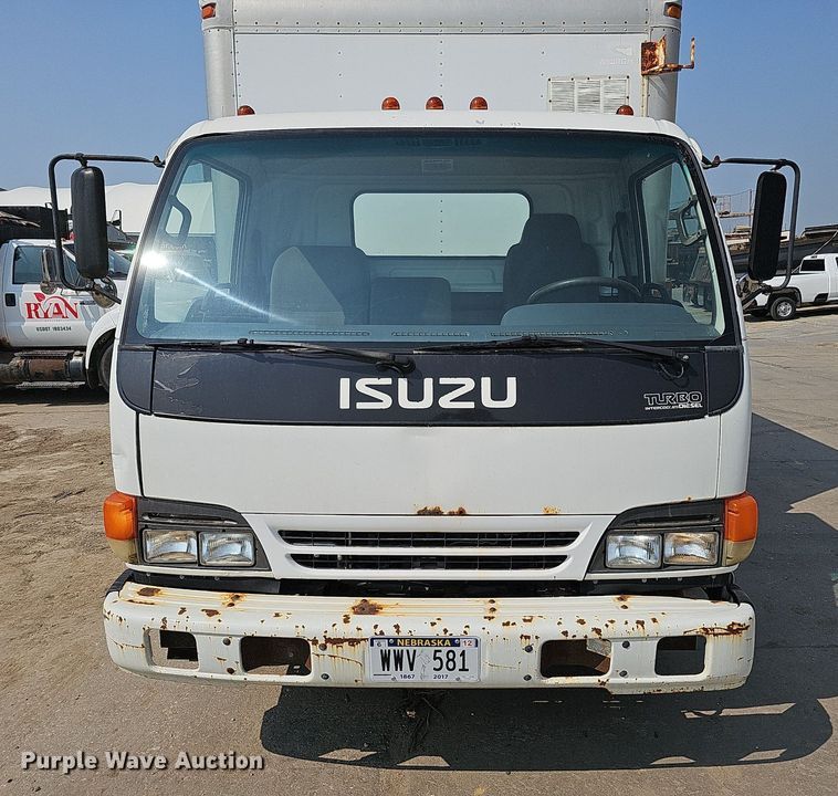 image for item DQ0309 2001 Isuzu NPR  box truck