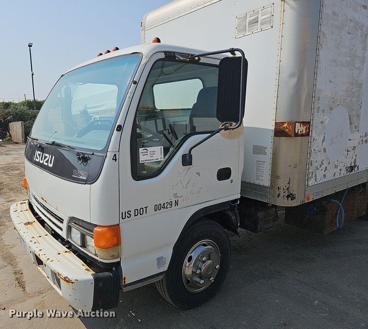image for item DQ0309 2001 Isuzu NPR  box truck