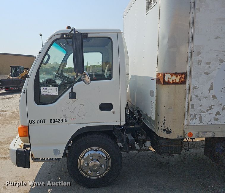 image for item DQ0309 2001 Isuzu NPR  box truck