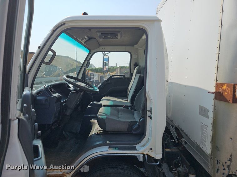 image for item DQ0309 2001 Isuzu NPR  box truck