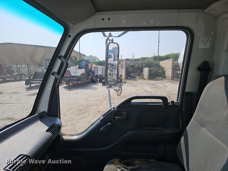 image for item DQ0309 2001 Isuzu NPR  box truck