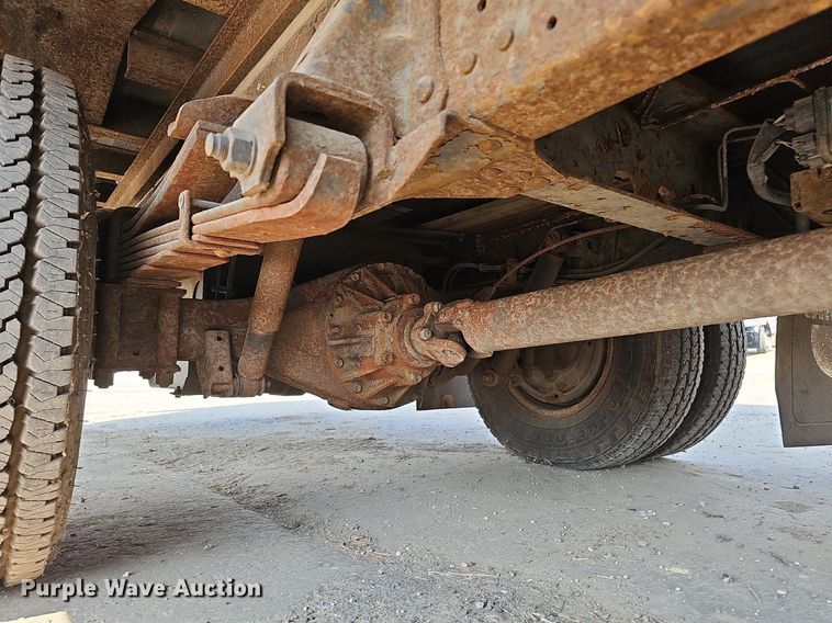 image for item DQ0309 2001 Isuzu NPR  box truck