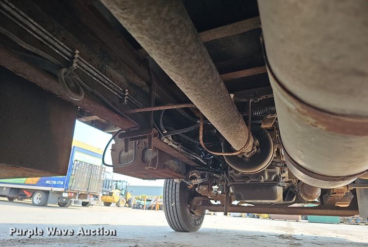 image for item DQ0309 2001 Isuzu NPR  box truck