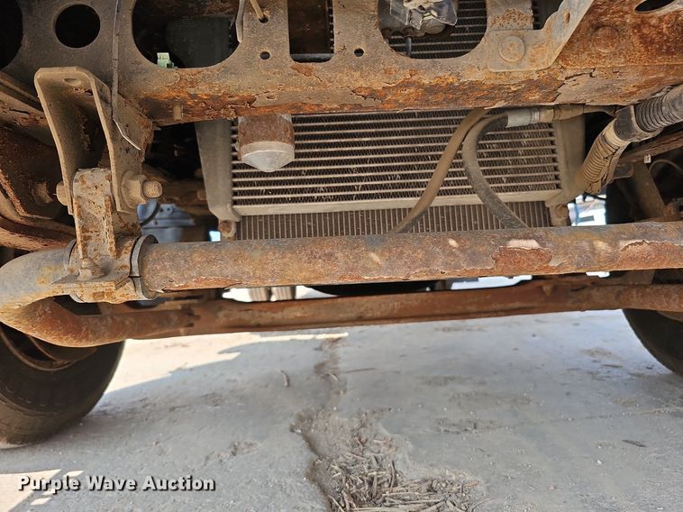 image for item DQ0309 2001 Isuzu NPR  box truck