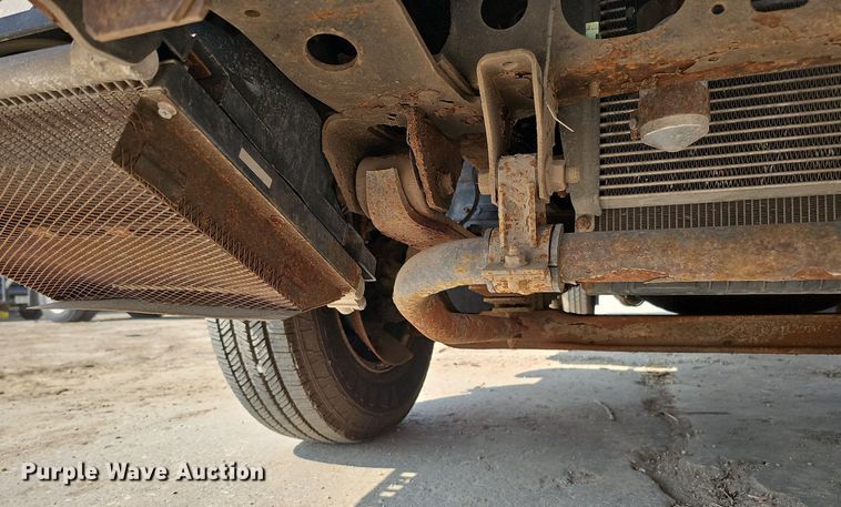 image for item DQ0309 2001 Isuzu NPR  box truck