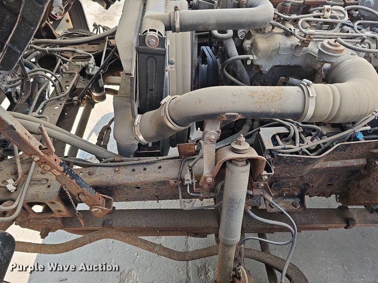 image for item DQ0309 2001 Isuzu NPR  box truck