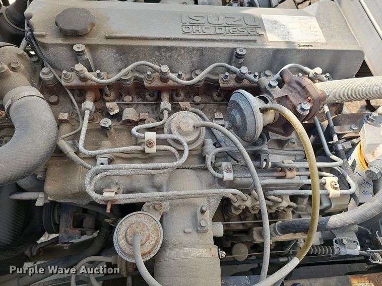 image for item DQ0309 2001 Isuzu NPR  box truck