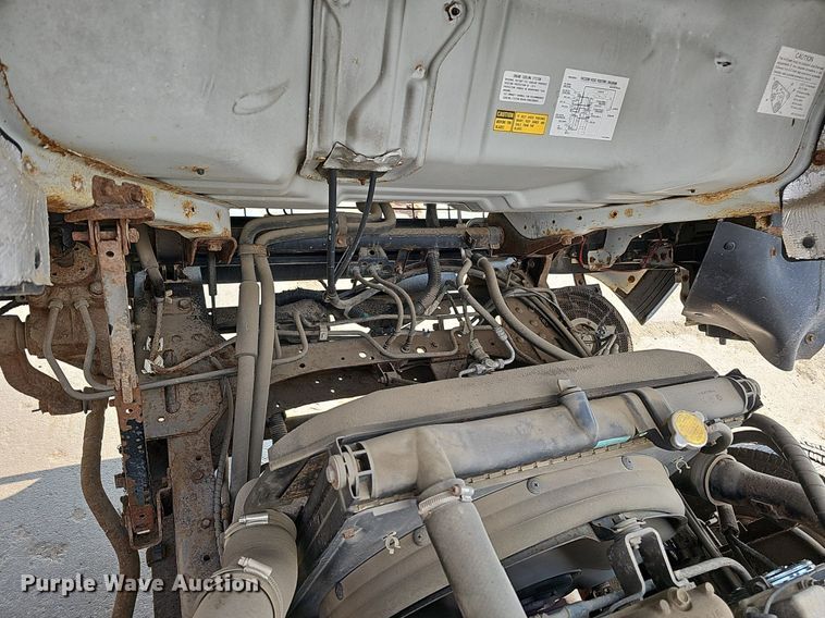 image for item DQ0309 2001 Isuzu NPR  box truck