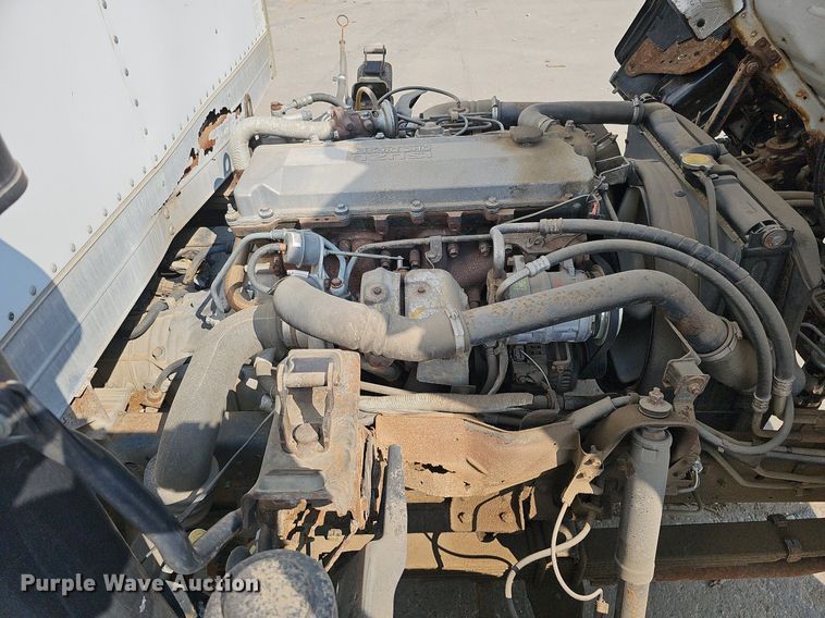 image for item DQ0309 2001 Isuzu NPR  box truck