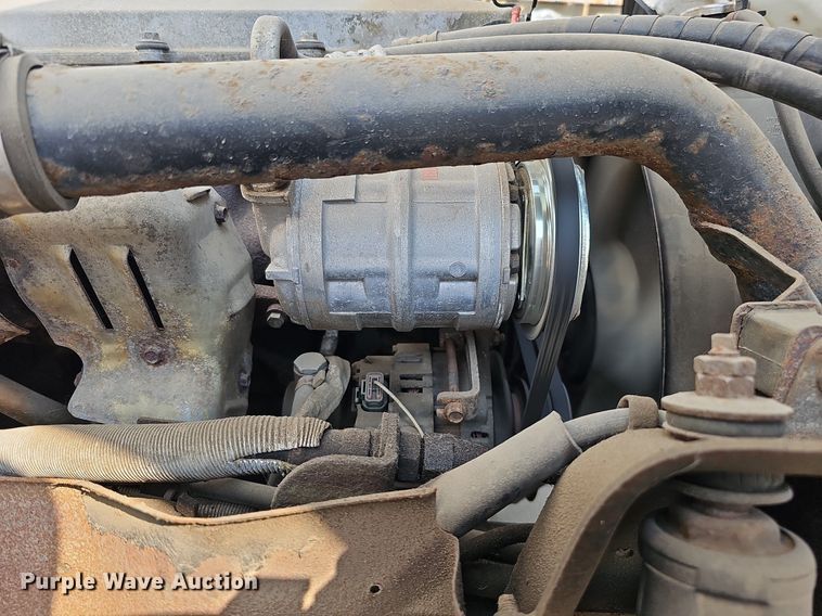 image for item DQ0309 2001 Isuzu NPR  box truck