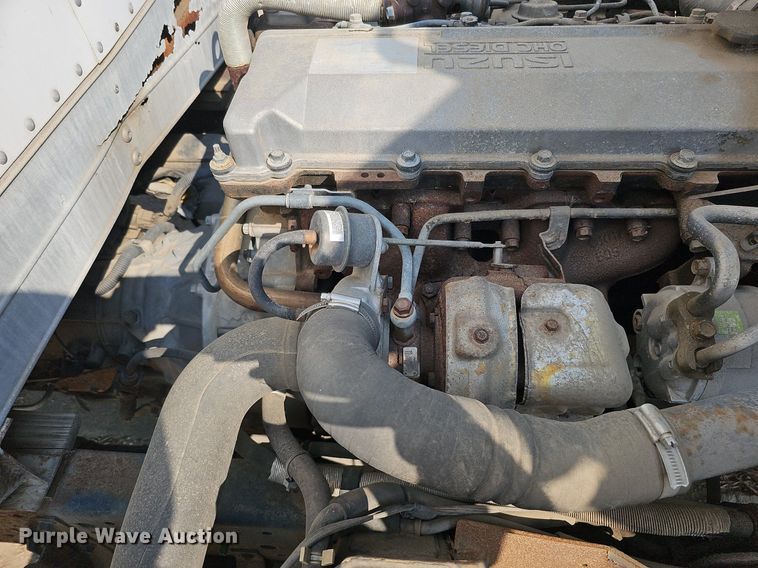 image for item DQ0309 2001 Isuzu NPR  box truck