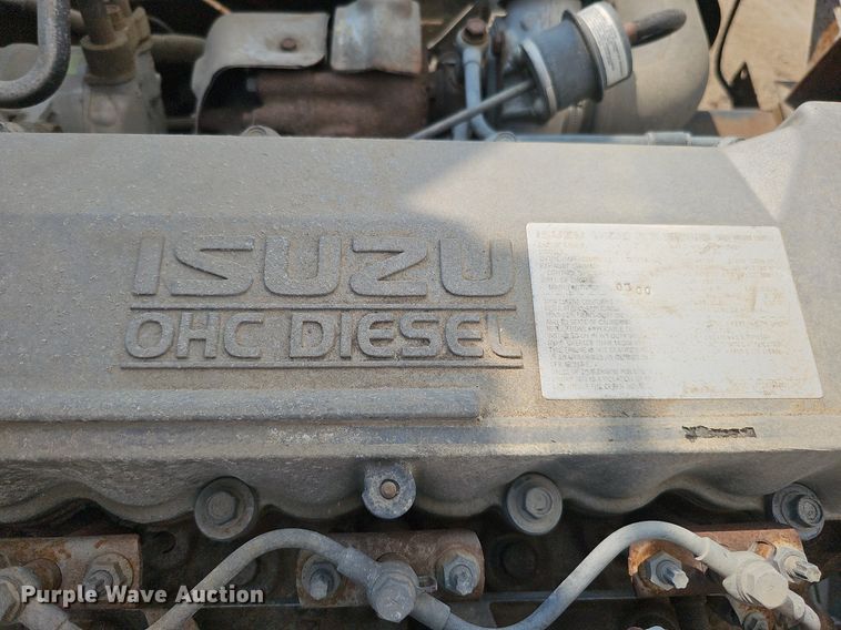 image for item DQ0309 2001 Isuzu NPR  box truck