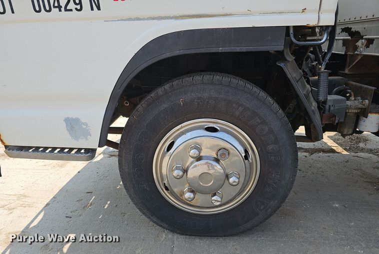 image for item DQ0309 2001 Isuzu NPR  box truck