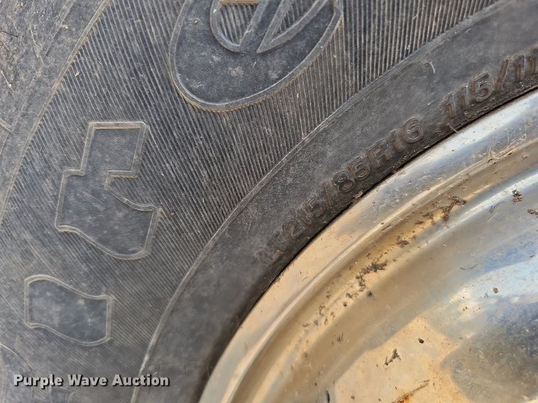 image for item DQ0309 2001 Isuzu NPR  box truck