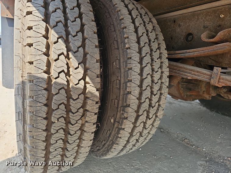 image for item DQ0309 2001 Isuzu NPR  box truck