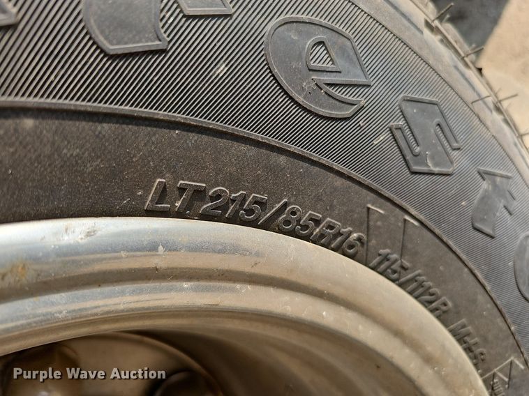 image for item DQ0309 2001 Isuzu NPR  box truck