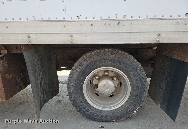 image for item DQ0309 2001 Isuzu NPR  box truck