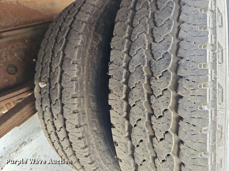 image for item DQ0309 2001 Isuzu NPR  box truck