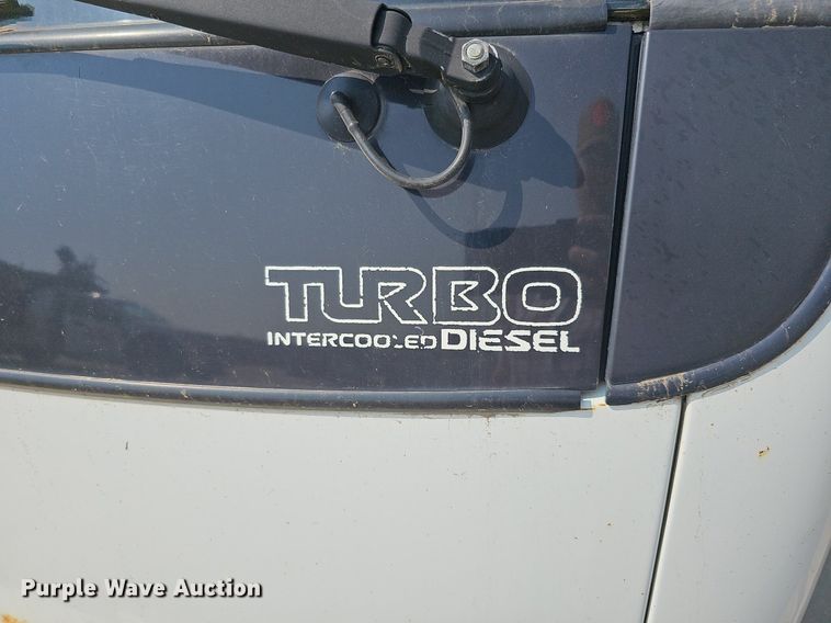 image for item DQ0309 2001 Isuzu NPR  box truck