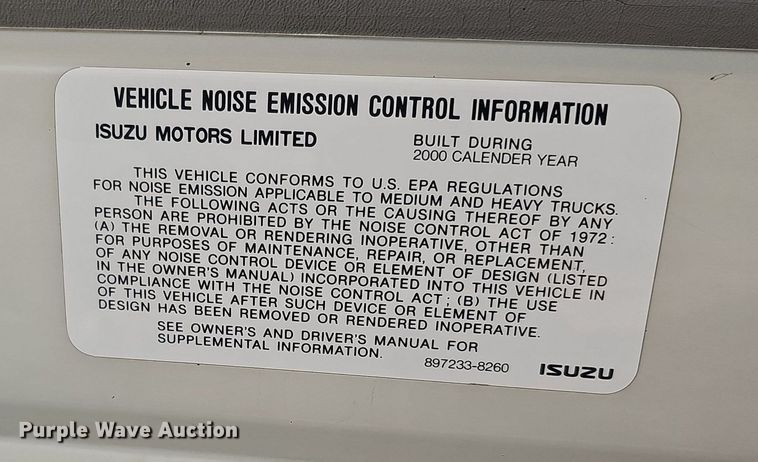 image for item DQ0309 2001 Isuzu NPR  box truck